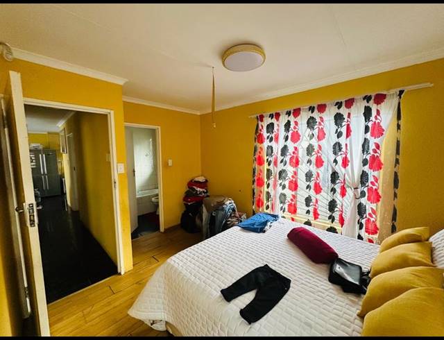 5 BEDROOM HOUSE FOR SALE IN ORMONDE VIEW